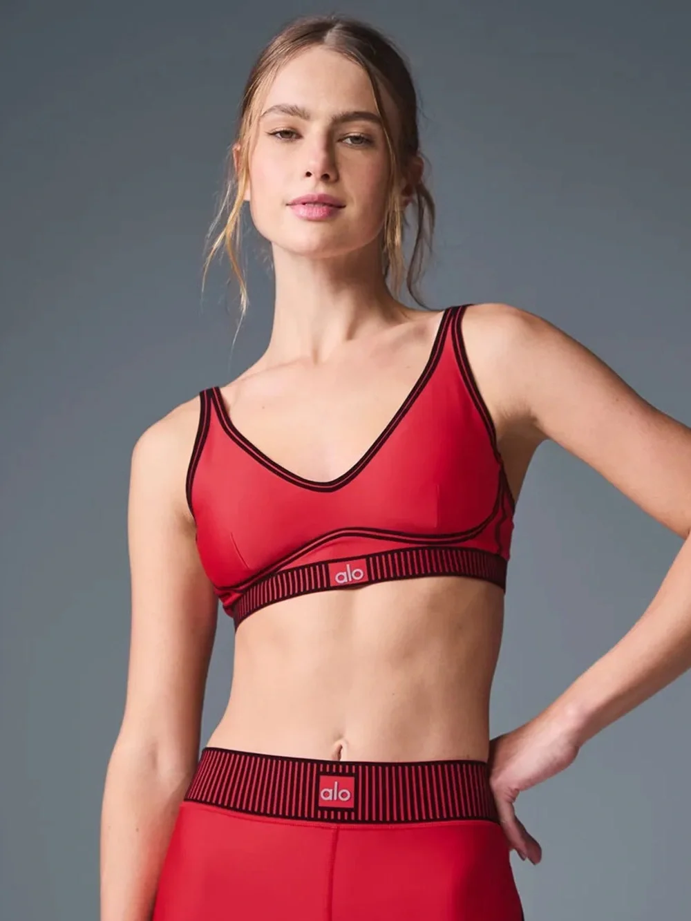 ALO YOGA Airlift Line Up Black Velvet Flocking Bold Red Sports Bra EUC Size M